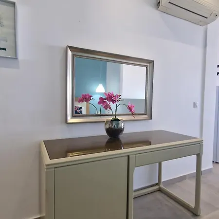 Mare Beachfront Faliraki Apartman *